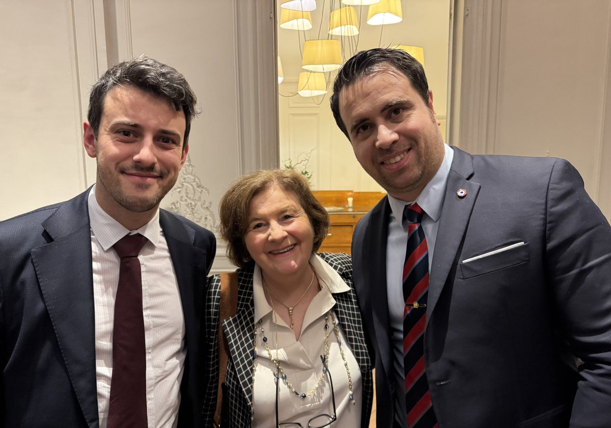J’assistais aujourd’hui aux vœux à la Presse de Jordan #Bardella et à ceux de #Marine Le Pen.

Merci à <a href="/MLP_officiel/">Marine Le Pen</a> et <a href="/J_Bardella/">Jordan Bardella</a> de porter l’avenir des Français et de le faire avec une telle abnégation et un tel courage. 

Qui mieux qu’eux peuvent défendre les Français ?