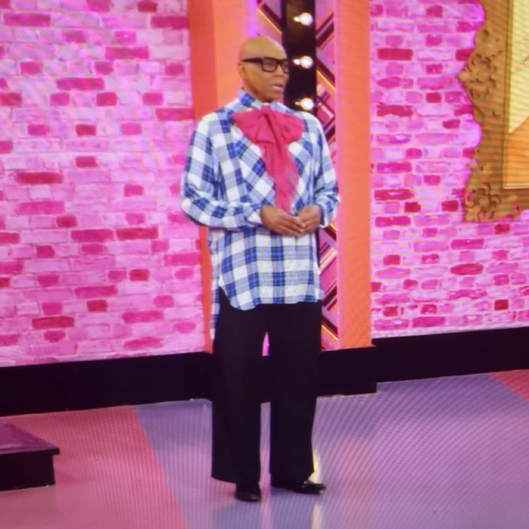 the gingham bath &amp; body works body spray sitting on my bathroom countertop right now