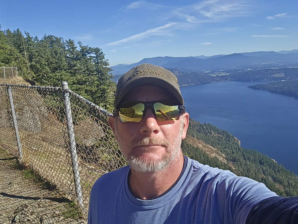 liquidwinter2's tweet image. Welp. Happy 48th birthday to me 😁