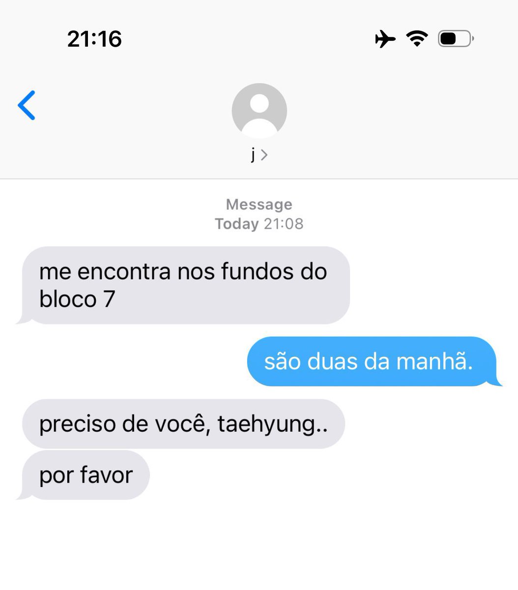 thvieber's tweet image. au taekook - escondido

taehyung detesta atenção, já jungkook, o jogador mais cobiçado da faculdade, ama ser o centro de tudo
o campus é grande o bastante para nunca se cruzarem durante o dia, mas quando as luzes se apagam na madrugada, jeon clama pelo seu segredo favorito.