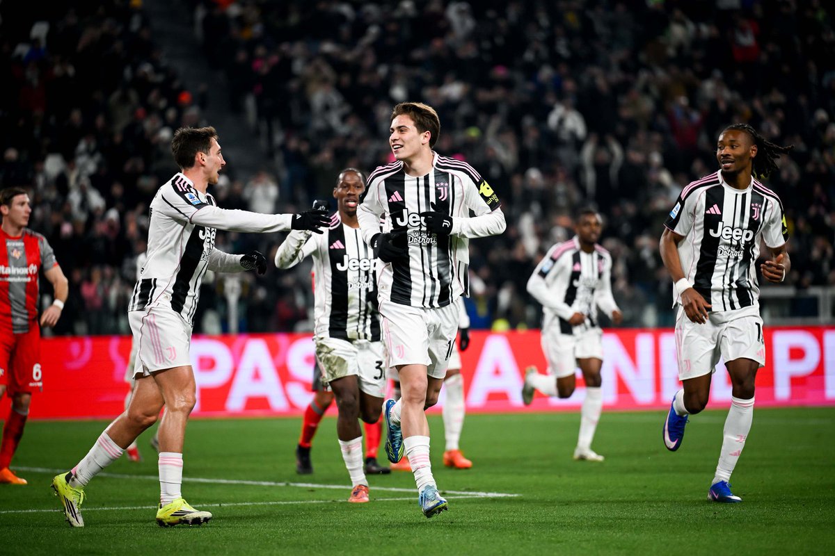 #JuveCremonese
Non mi ricordo nemmeno più da quanto tempo non vedevo una partita della #Juventus così rilassato  con il risultato mai davvero in discussione.
Con il 4231 è una squadra completamente diversa. 
Cinquina che fa ben sperare per il futuro