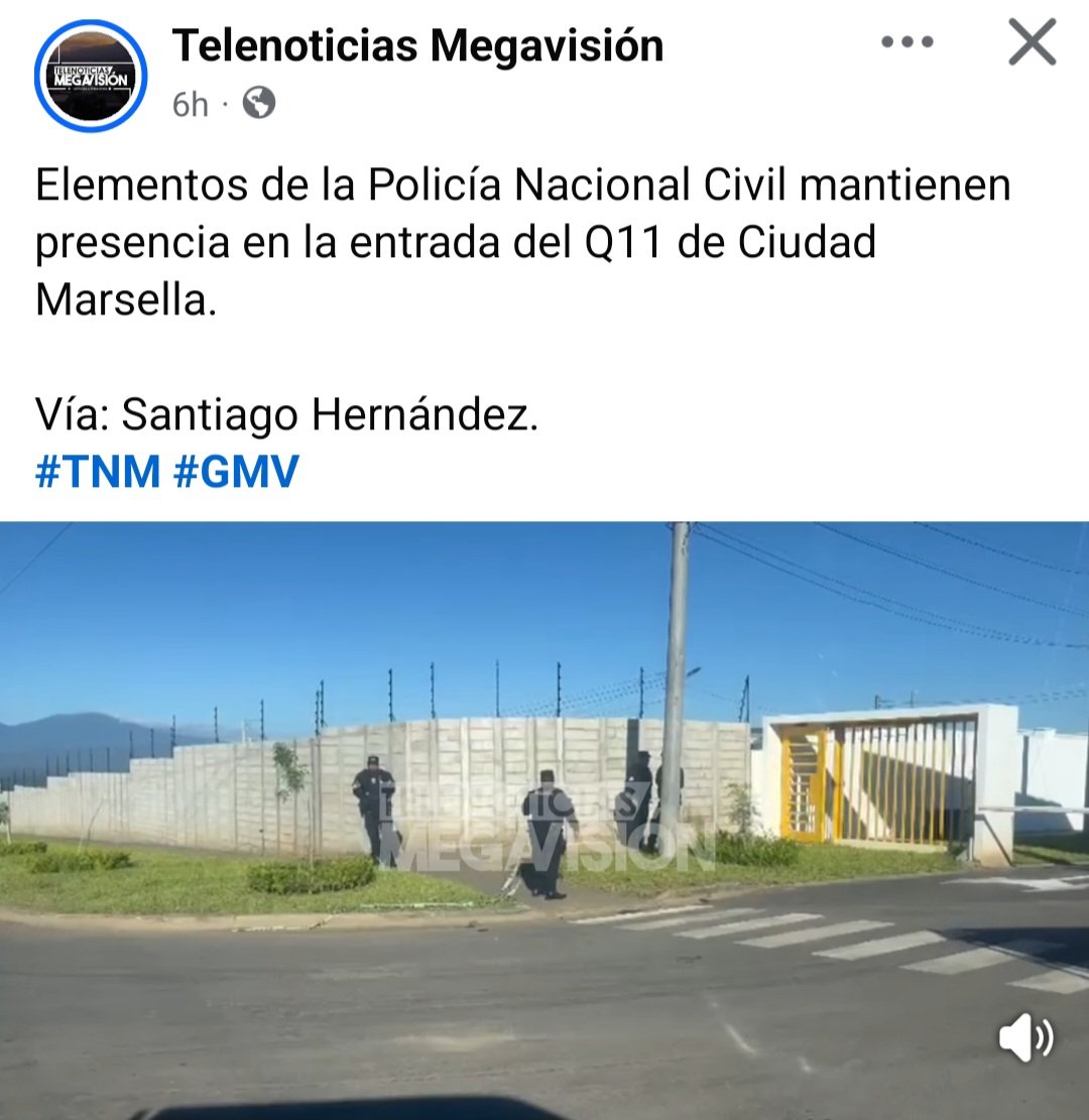 LaBayuNcadaCyan's tweet image. Los elementos de la @PNCSV ya listos para detener a balazos otra inundación...

El Salvador Renace 🇸🇻