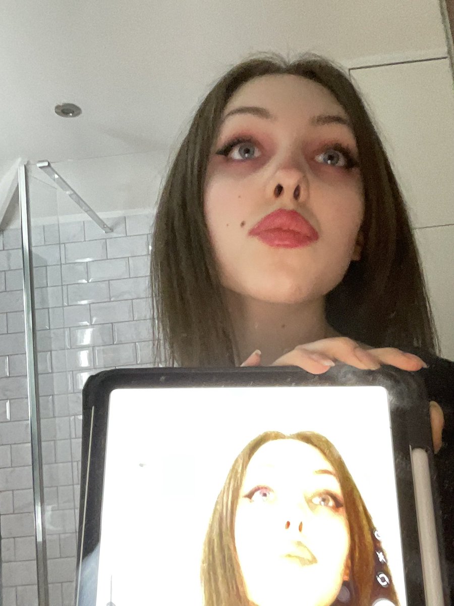 lilailanine's tweet image. Super depressed and i hate myself and my life and i am so deeply sad and my head is itchy bc i need to wash my hair #ew but i don't want to think about any of that rn so here are some pictures of me