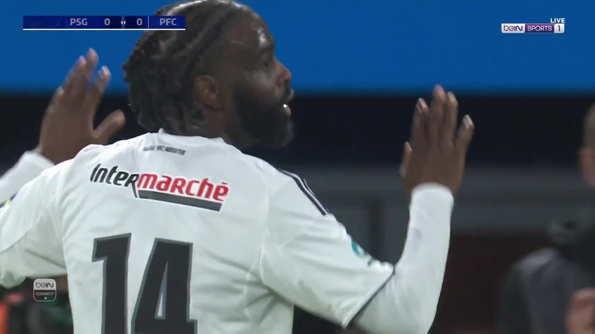 إيكونيه يهز شباك باريس سان جيرمان بالهدف الأول ويمن باريس إف سي الأفضلية في المباراة 