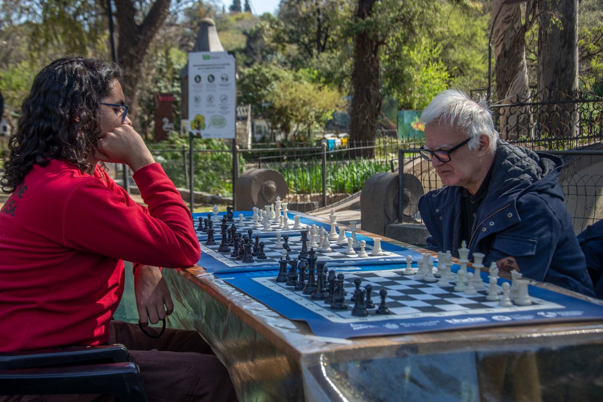 MuniCba's tweet image. ♟️ ¡Este enero seguimos jugando al ajedrez!

🙌 El Programa de Ajedrez Social es una propuesta gratuita y abierta con espacios pensados para todas las edades y niveles de experiencia desarrollada en distintos puntos de #CórdobaCapital.

Conocé más: 📱 cordoba.gob.ar/ajedrez-social…