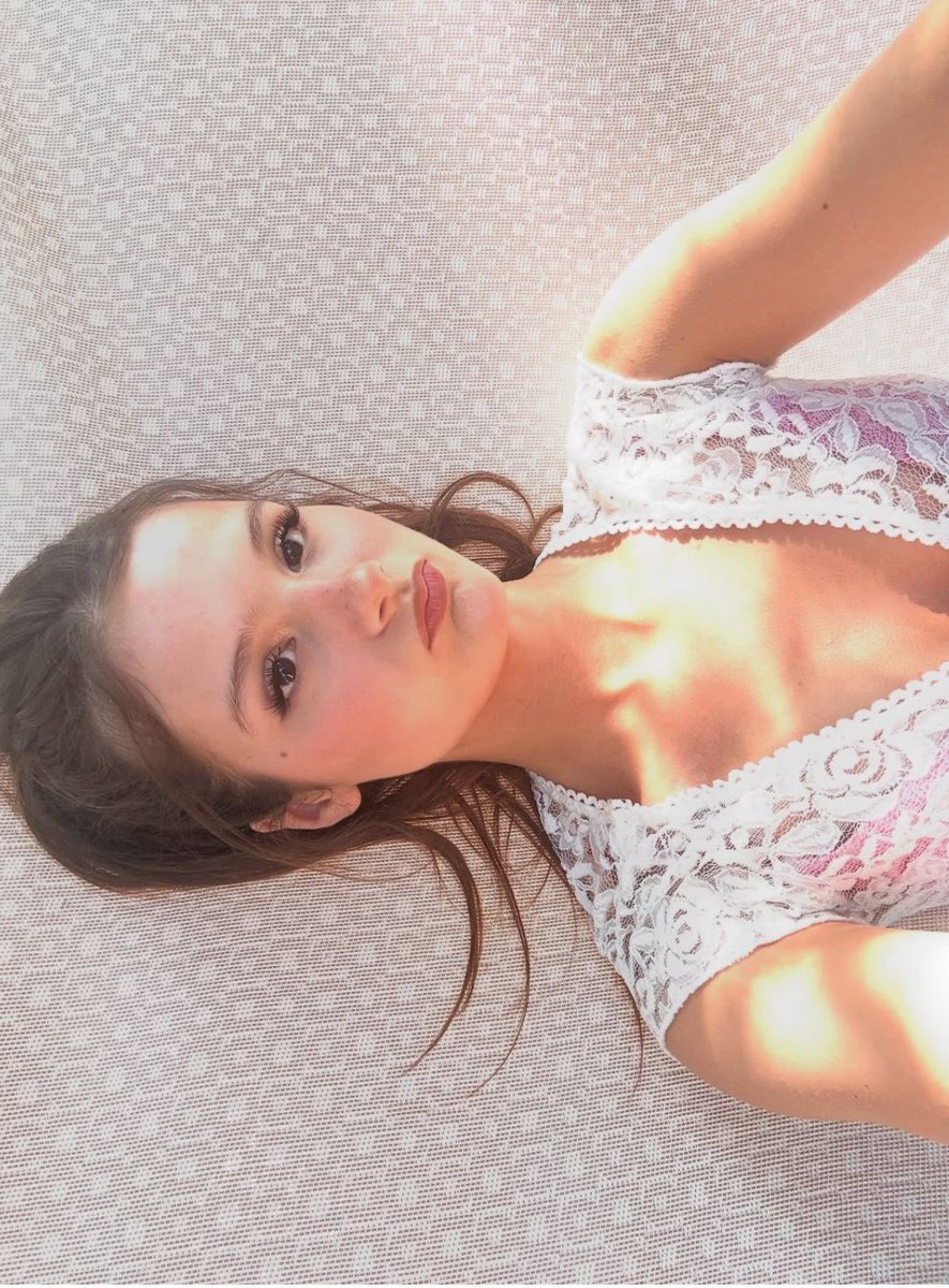 ivyyfr's tweet photo. my participation to model monday https://t.co/gPC9TQCmBh
