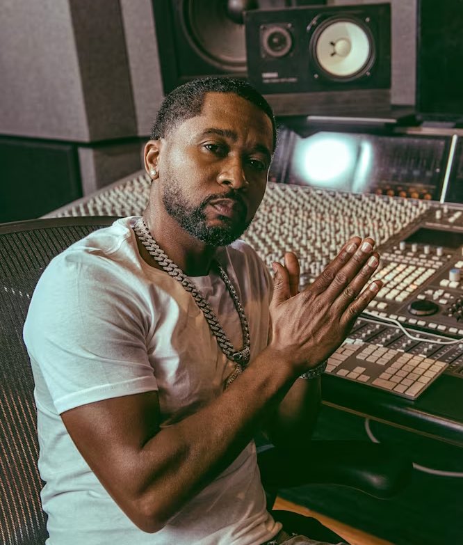 RapWikip's tweet image. Happy 46th birthday to legendary Hip Hop producer Zaytoven 🎈

What’s your favorite Zaytoven beat?