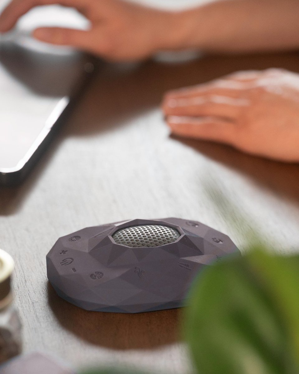 Do you ever feel like life is a blur, like you are moving through the day on autopilot? Stress, busyness, and constant stimulation can pull us away from the present. Our Awareness meditation invites you to slow down, notice your breath and your surroundings. 😌

#guidedmeditation