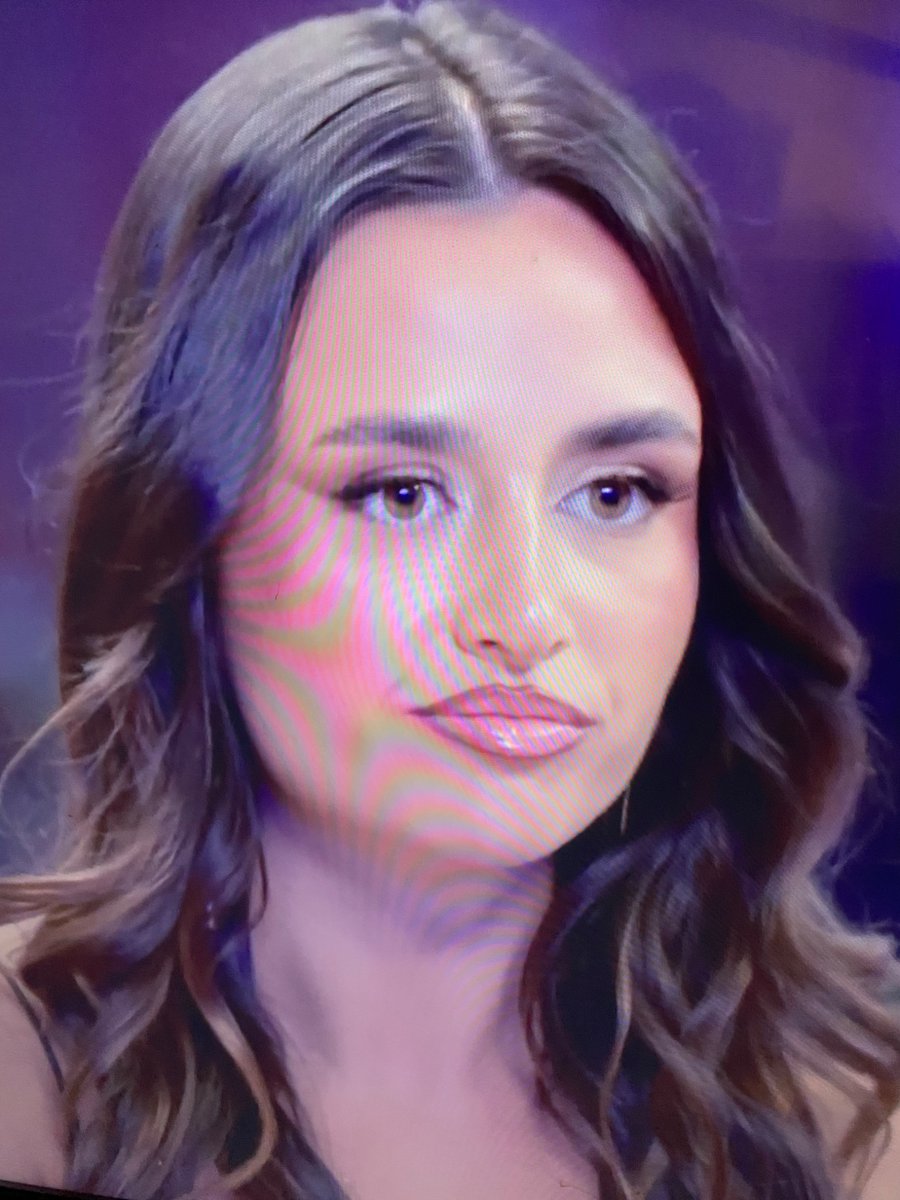 #LaIslaDeLasTentaciones26 esta tambien… justifica estar soltera para sentirse bien de ser una mierda de tia venga el segundo puesto después de Cristina estás tú! Te mereces a barranco👏🏾👏🏾👏🏾