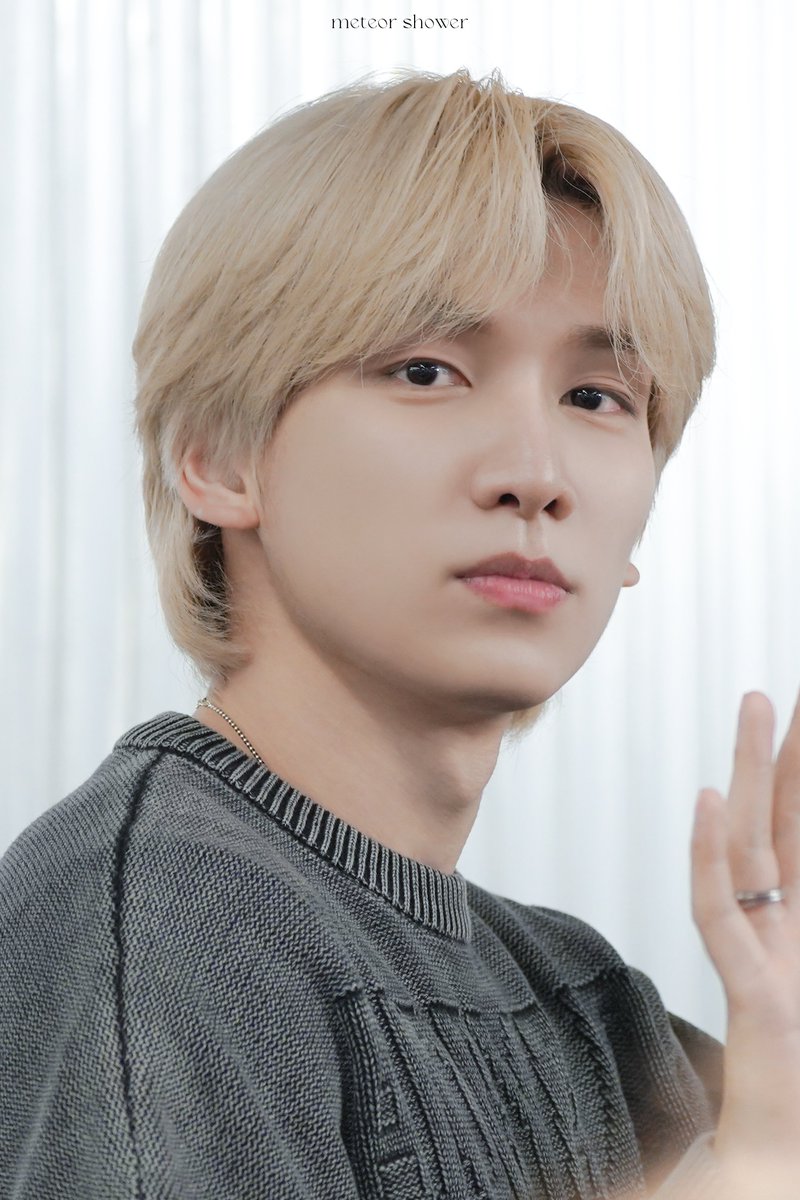 a_wish_for_vixx's tweet image. D-4  

231203 케이타운포유 대면팬싸

@HSangHyuk #혁 #한상혁 
#HYUK #HANSANGHYUK