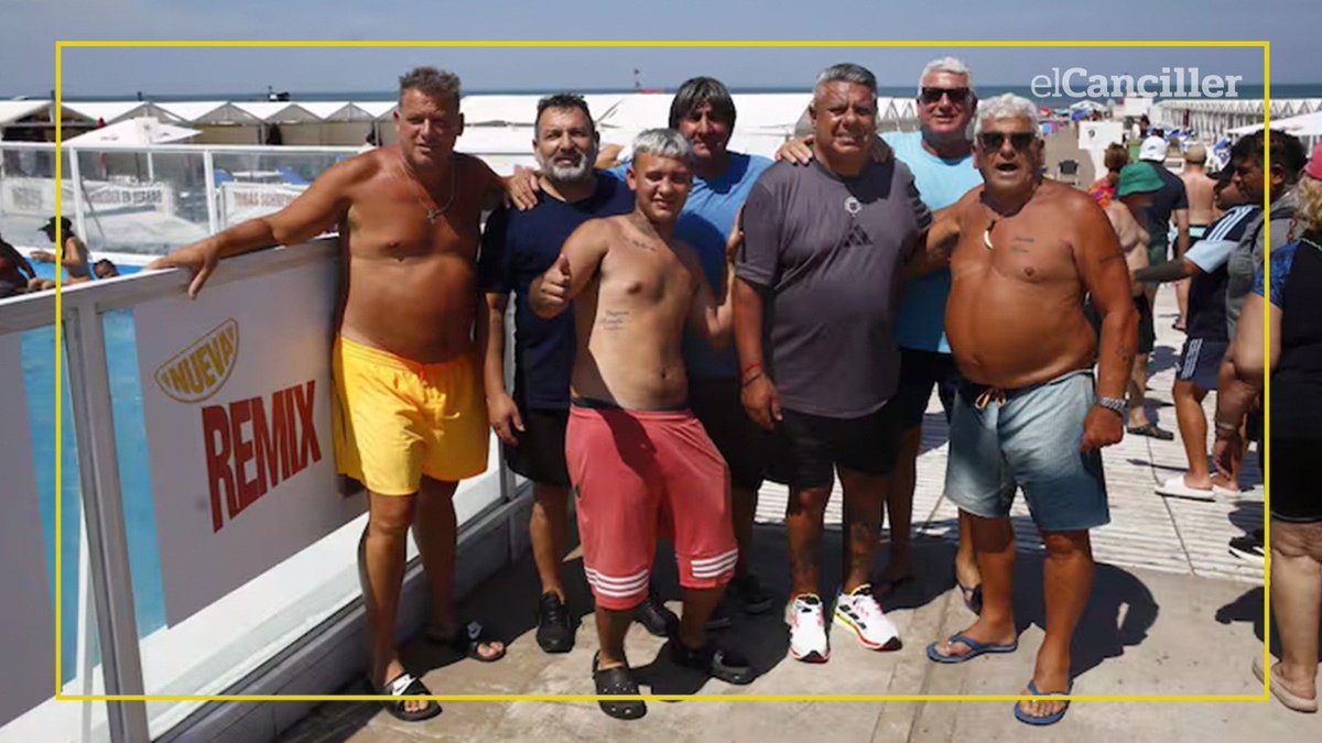 elcancillercom's tweet image. [DEPORTES] En Mar del Plata, "Chiqui" Tapia recibió el cariño de los hinchas de Argentina, que le pidieron fotos.

📸 @LANACION