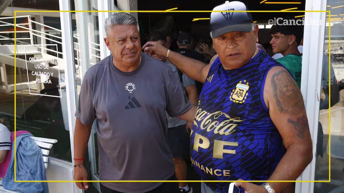 elcancillercom's tweet image. [DEPORTES] En Mar del Plata, "Chiqui" Tapia recibió el cariño de los hinchas de Argentina, que le pidieron fotos.

📸 @LANACION