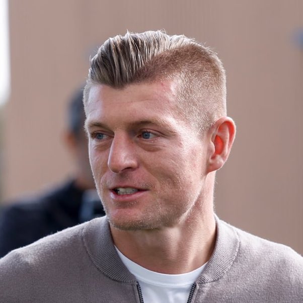 trunksRM7's tweet photo. Toni Kroos: "Xabi Alonso se estaba adaptando a esta plantilla que muy particular, en el clásico lo hizo bien, intento competir con lo que tenía disponible en cuanto a bajas e hizo un gran planteamiento".. 

Poco más que añadir. https://t.co/Bzn3MbDznj