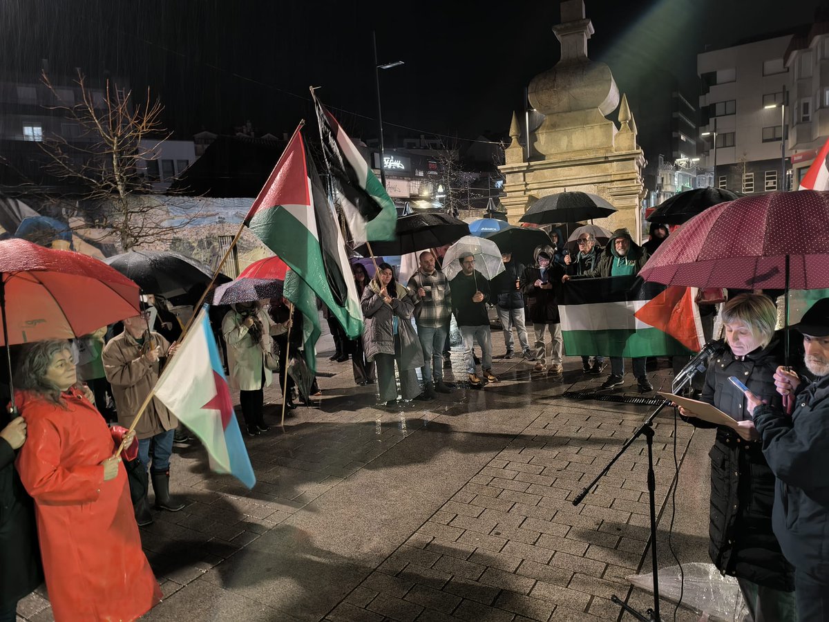 mardelumes's tweet image. A solidariedade galega volta ás rúas no 3º mes do "plano de Trump" que ia pacificar #Palestina. O único que mudou foi que as grandes corporacións mediáticas deron a historia por fechada e instalaron un silencio que debemos romper  📸 #Ferrol, #Compostela, #OBarco e #AGuarda