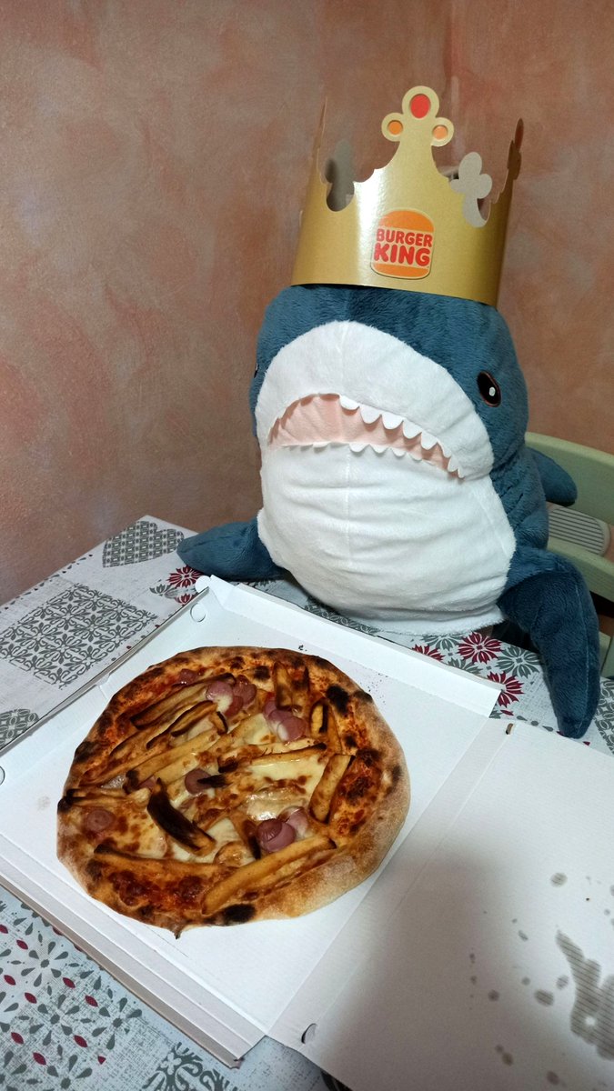 Today is a special day: it’s my first birthday!
One year ago, the human and I met and became inseparable!
Thanks to her, I’ve become a Chef, a Popess and a Queen!
To celebrate this special occasion, the human got me a pizza with hot dogs and fries!
Happy birthday to me!

#pizza