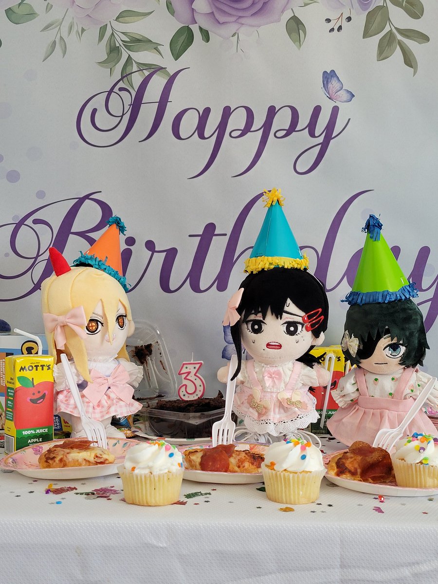 Kobebibeni22's tweet image. Happy Third Birthday, Kobebi!!
🥳🪆🎉🎂3️⃣🍕🎊🎈🥳🪆🎉🎂3️⃣🍕
It's hard to believe Kobebi is three years old already. 😲🪆3️⃣🎂 She will always be my little girl. 🥰🪆 Enjoy your delicious pizza and cupcakes, girls! Save some food for Papa! 🍕