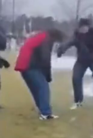 _protons's tweet image. Bro 1v5’d this crowd of idiots and made this guy fold like a lawn chair 😭😭😂😭😭