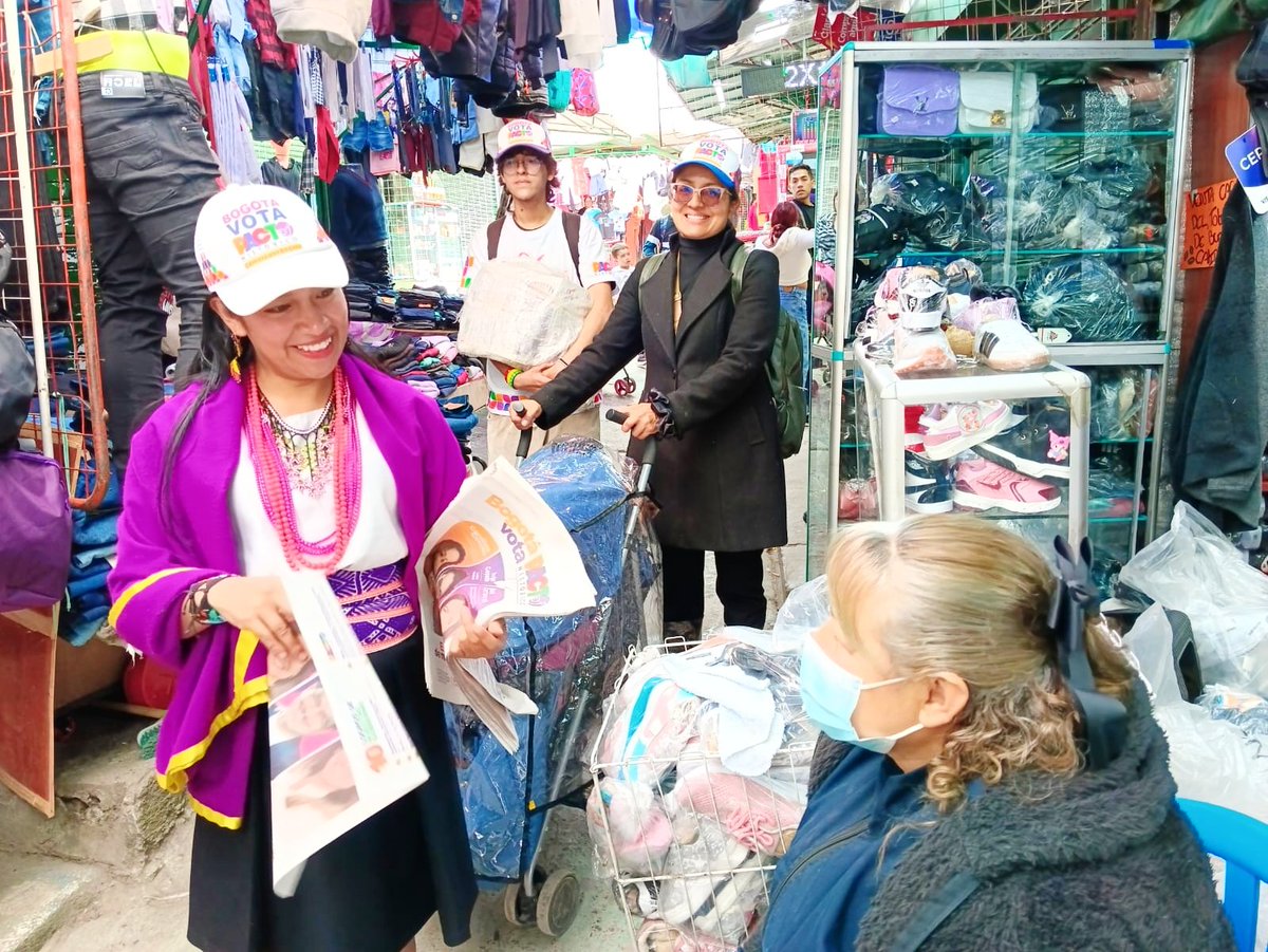 sandra_chindoy's tweet image. 🔴Lo más bello del Pacto Histórico es tener el cariño y el respaldo del pueblo. Gracias Usme y vecinos del sur de Bogotá por motivarnos a seguir luchando por el Cambio. Vota tres veces Pacto: Presidencia con @IvanCepedaCast, Senado y Cámara. COLOMBIA VOTA PACTO HISTÓRICO.