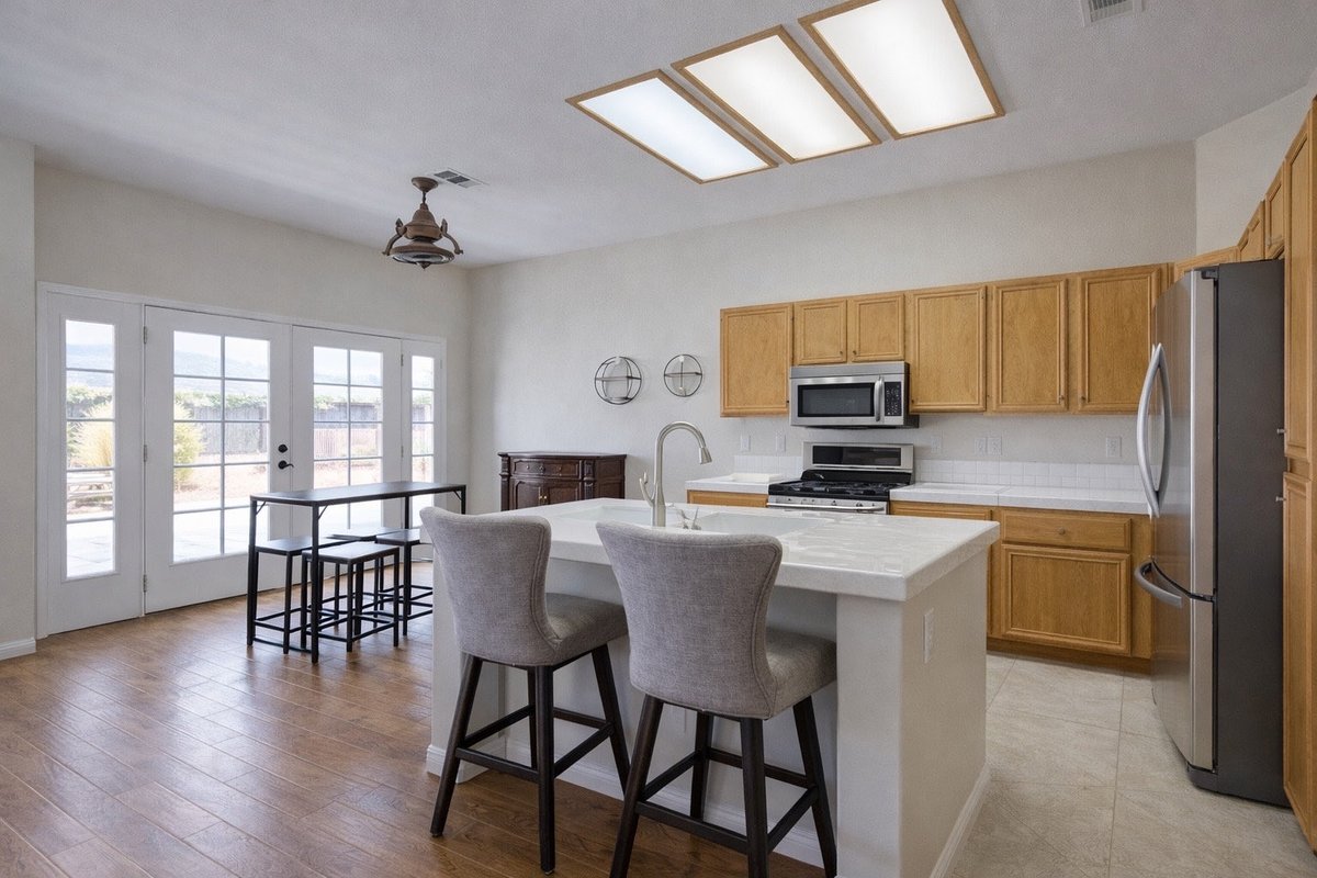 AVGYour_Realtor's tweet photo. 🏡 South Temecula Cutie Alert! ✨

This super cute, move-in ready
🛏️ 3 bedroom
🛁 2 bathroom
home is perfect for your little family 💛

📍 Located off Highway 79
🍷 Minutes to Temecula Wine Country
🛍️ Close to the best shopping &amp; dining
🏫 some of Temecula’s highest-rated schools https://t.co/e3WnA5BOLU