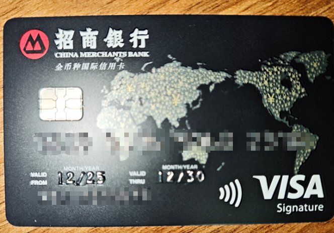 XiaohuiAI666's tweet photo. X平台新人第一课：如何开通蓝V

最近有许多国内的新朋友加入X平台，对于这个陌生的平台，大家的第一感觉是蒙圈：

X的蓝V是什么东西？我该不该开通？我只有国内银行卡应该怎么开通？

为了帮助新人们解决困惑，小灰整理了一篇关于蓝V的科普，这可能是全网最全面的蓝V教程，建议收藏。

一、X平台的会员等级

经过马斯克老板改革之后，X的会员一共分成三档，分别是Basic、Premium、Premium+，就像图中这样。

图中的权益写得很花哨，但大多数权益都相对鸡肋，小灰给大家梳理下每一个会员等级真正有用的权益：

Basic（基础版），3刀/月

可以在1小时内修改推文，推文限制从免费版的280字上升到了25000字。

需要注意的是，Basic会员不能参与广告分成，账号也没有任何标记。

Premium（标准蓝V），8刀/月

除了Basic的权益，Premium会员有一定的流量扶持，有发布文章的权限，并且账号名字后面有蓝V标记。

Premium会员回复别人推文的时候会被优先展示，自己发推文的时候也有一定的流量扶持。据统计，Premium会员推文的平均曝光量是免费用户的6-8倍。

此外，当你粉丝里有超过500位蓝V，且3个月内总浏览量达到5M（500万）时，Premium会员可以开通创作者收益。

Premium+（尊享版），40刀/月

除了Premium的权益以外，Premium+会员可以使用Grok模型的豪华版——SuperGrok模型。

同时，Premium+会员回复别人推文的时候会有最高的展示优先级，自己发推文的时候也会有更大的流量扶持。据统计，Premium+会员推文的平均曝光量是Premium会员的2倍。

二、什么样的人适合开通蓝V？

从刚才的各种会员等级可以看出，蓝V会员带来的好处非常多，不但解决了发推文时候的种种限制（字数限制、可修改），还带来了流量的加成，并且有机会拿到创作者收益。

那么，作为X平台的新人，我们最好选择开通哪一个会员等级呢？

如果你纯粹只是好奇，想在X平台浏览各位大佬的推文，增长自己的认知见识，那你保持现在的免费会员即可。

如果你想要做成个人IP，赢得更多人的信任，在X平台获得变现，那我推荐你开通Premium会员。在三个付费会员等级中，Premium会员的性价比是最高的。

或许有人会问，什么样的人适合开通Premium+会员呢？

答案是已经在X平台起号成功的人。如果你的X账号已经积累了2000以上粉丝，想要冲击5M浏览量开通创作者收益，或者想要通过其他方式变现，那你可以考虑开通Premium+会员。小灰本人就已经开通了Premium+会员。

Premium+的月费确实不便宜，但只要你开通之后的收益增量能够覆盖Premium+的成本，那你的这笔投入就是值得的。

或许还有人会问：X会员推荐包月还是包年呢？

尽管包年会员有一定的折扣，但如果你是刚入驻X的新人，小灰还是建议你选择包月。因为你也不确定自己能坚持多久，是否适合在X平台输出内容。

等你在X做了半年以上，适应了平台的玩法，有了稳定的粉丝基础，那时候不妨再选择包年。

三、国内如何开通蓝V？

国内想要开通蓝V，大多数人都是卡在了支付这个环节，因为X并不支持支付宝和微信支付，也不支持普通的国内银行卡和信用卡。

怎么办呢？我们有两种方法解决。

1.办理Visa或MasterCard信用卡

小灰自己办理的是招商银行的Visa信用卡，可以去银行网点办理，也可以用银行的手机APP申请办理，一般2-3天就能办下来。

需要注意的是，APP办信用卡的时候往往会引导你付费选号，没必要花这个钱，跳过即可。

2.苹果支付

iOS用户可以注册一个美区或港区的Apple ID，然后在️淘宝、闲鱼上面购买礼品卡给你的Apple ID充值，最后就可以在X App内直接订阅了。

这种方式略微麻烦一些，小灰更推荐办理Visa/MasterCard信用卡解决问题。

四、写在最后

当今国内的自媒体平台已经越来越卷，X平台对我们国人而言，仍然属于一片蓝海。

无论是用户质量，还是搞钱的机会，X都比国内大多数平台要好很多。

想要真正把自己的X账号运营好，蓝V就是一张“入场券”。

后续，小灰会为大家分享更多的X平台经验和教程，欢迎大家关注我，也欢迎留言说出你的想法。

2026年，希望你我能在X平台共同起飞，共同致富！