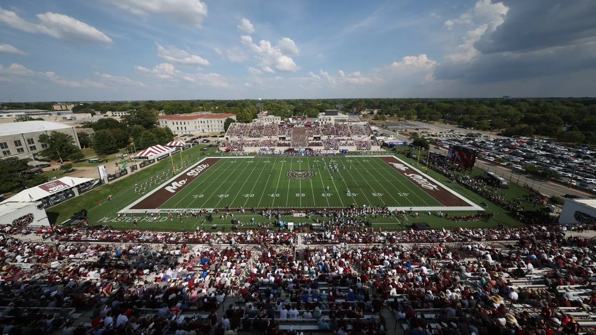 quentinlea_'s tweet image. After a great conversation with @DLineGURU, I am blessed to have received my first D1 scholarship from Missouri State University!

@jakefloyd44 @CoachAlvis @Coach_Perkins @AllenTrieu @SWiltfong_ @GregSmithRivals @JPRockMO