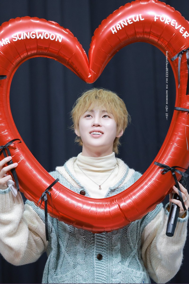 GoldenCloud0322's tweet image. 260111   
하성운 시그 팬싸   

하성운 ❤️ 하늘

#하성운 #HASUNGWOON