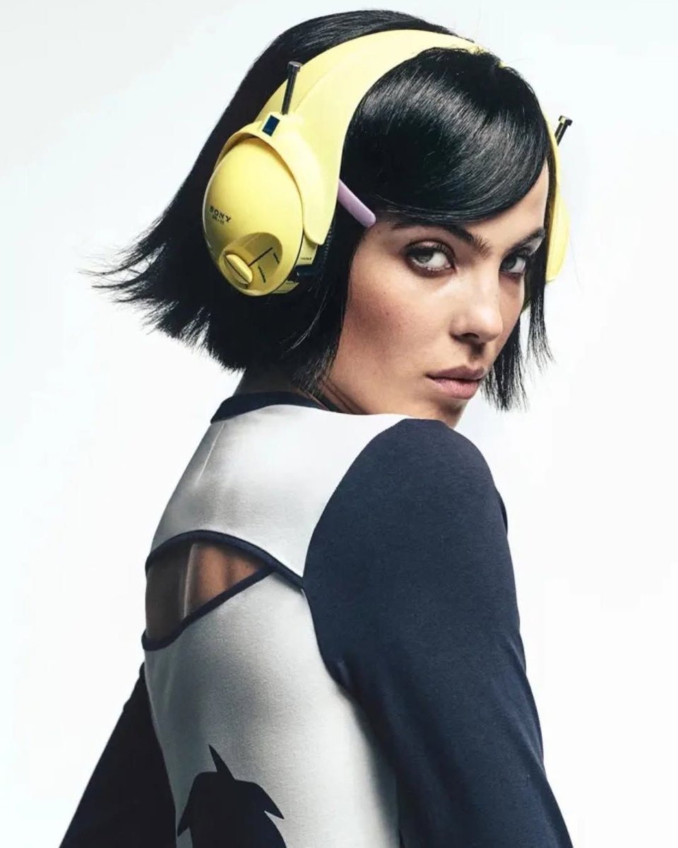 rogue's tweet image. The Sony DR-11 futuristic headphones released in 1973