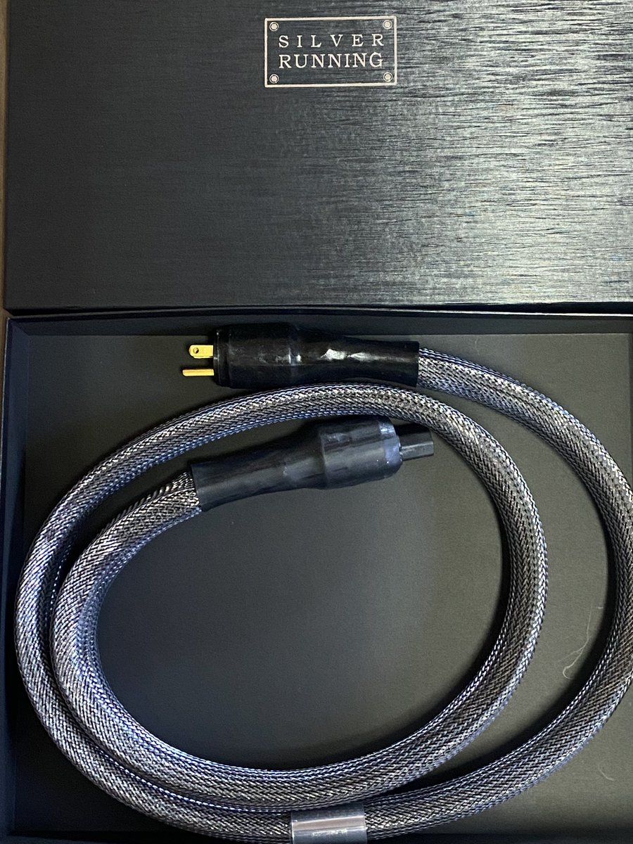 Silver Running
特注で    
Σ-3 1.8m 電源ケーブルキット
を作製致しました。