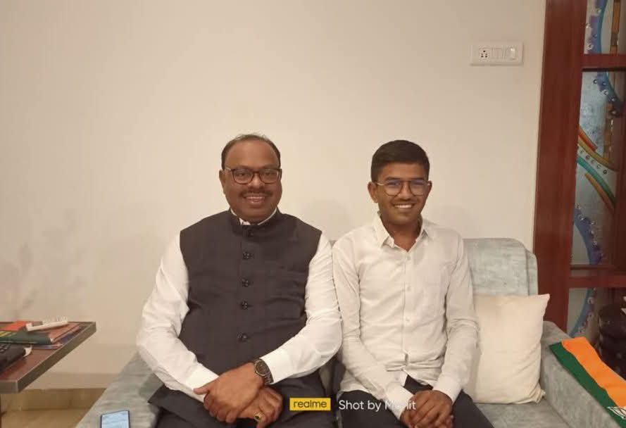 Tejas_Bhandari_'s tweet photo. महाराष्ट्र राज्याचे महसूल मंत्री श्री चंद्रशेखरजी बावनकुळे साहेब यांना वाढदिवसाच्या हार्दिक शुभेच्छा ..!
@cbawankule @advakash @BJP4Maharashtra https://t.co/OASNFqtUEf