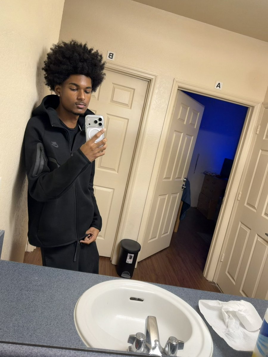 laatron3's tweet image. 