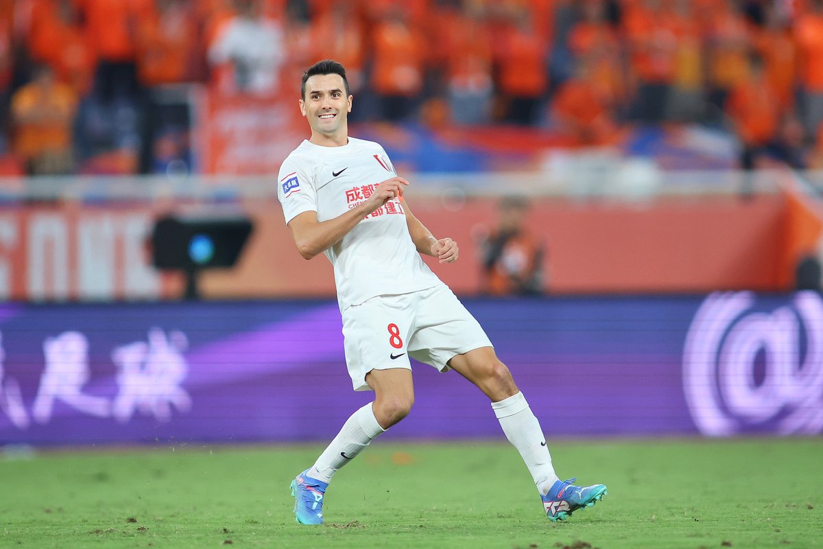 CGTNSportsScene's tweet image. ⏳⚽#ChengduRongcheng captain #ZhouDingyang (Tim Chow) calls time after nearly 4 years.

📊Since 2022, Zhou made 111 #CSL apps, 7 #FACup, 7 #ACL matches, bagging 21 goals &amp;amp; 10 assists.

❤️#Chengdu’s tribute: “You’re our captain, our example, our family. Thanks for everything...”