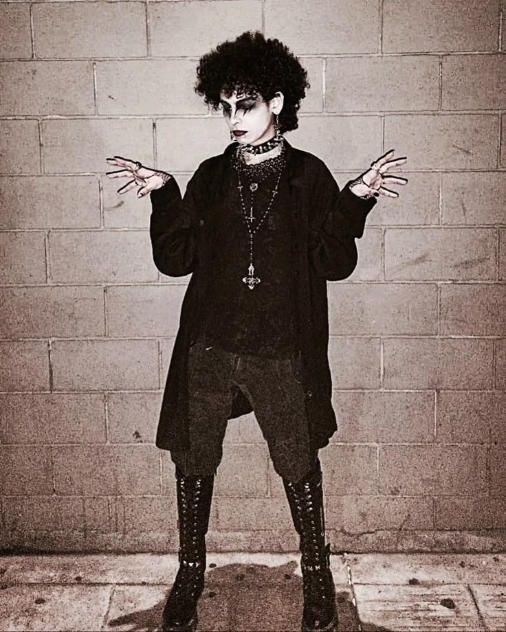 gothlybyers's tweet image. making Will a goth during his teenage years (maybe after moving to Cali) would have been such a nice way of exploring his trauma, artistry and his GNC. user gothlybyers still mourns