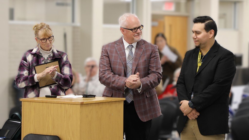 USD480's tweet photo. 🍎📓 USD 480 Educator of the Month | December 2025 ✏️🍎
🎉 Mr. Noel Delgado 👏
🎼 Band | Seymour Rogers Middle School 🎺

"Mr. Delgado exemplifies excellence in music education through his dedication, high expectations, and ability to inspire students at every level." Mr. Diseker https://t.co/H5maCplpZH
