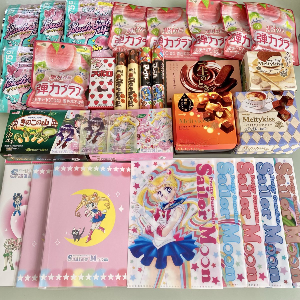 明治×セーラームーンの商品、今日開始のグッズについては欲しいの全部