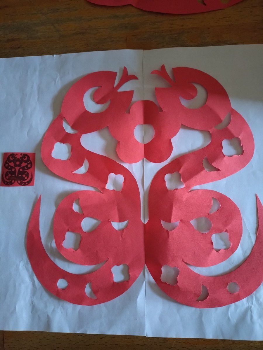 ☆中国剪紙·蛇2種類🐍 昨日、新春が完成。今日、蛇が完成したので これ