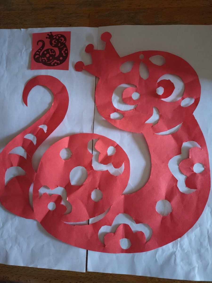 ☆中国剪紙·蛇2種類🐍 昨日、新春が完成。今日、蛇が完成したので これ