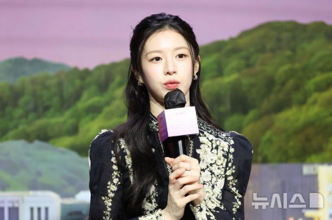 Go Younjung on playing Cha Muhee: 

“Muhee is a character that doesn’t hide her emotions, but rather expresses them transparently. I tried to stay true to the script, as I was afraid that if I made my lines too vague, it would diminish her appeal. Even so, she was a fun and 3