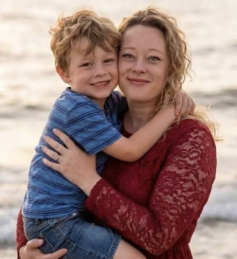 BrittanyinTexas's tweet image. If you think it’s right to shoot a soccer mom in the face three times, then you’ve completely lost any claim to law, order, or basic humanity.