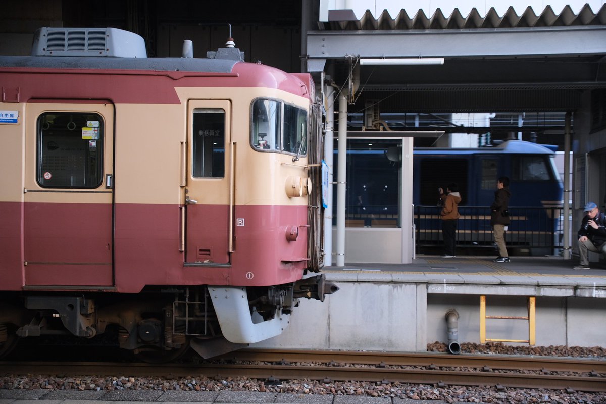 自分が19歳になったと同時に国鉄急行色が引退。 まともなカットは