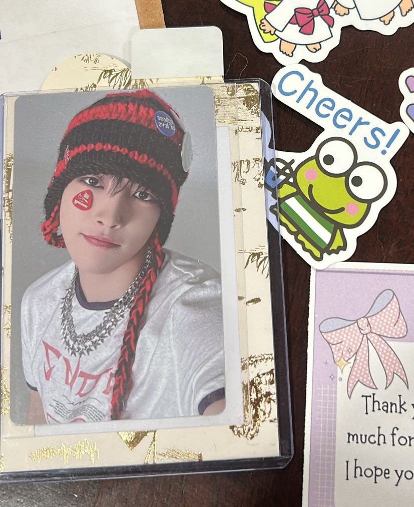 tinyprettykhj's tweet image. I’VE NEVER BEEN SO HAPPY I SWEAR 😭😭😭