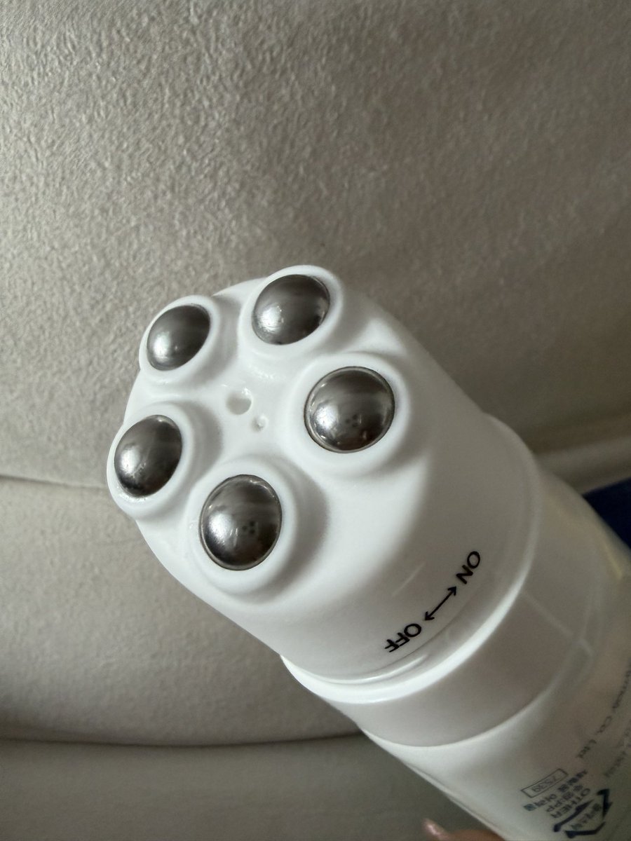 다이소 바디괄사세럼 강력추천합니다..
세럼이라 빨리흡수되는데 2만원 대에 산 바디괄사크림보다 시원함.. 
몸이 많이 건조하면 좀 가벼울 수 있어요!!