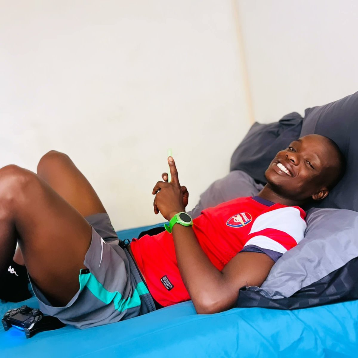 kops012's tweet image. Whatever you do, include a gesture of a smile ✨️