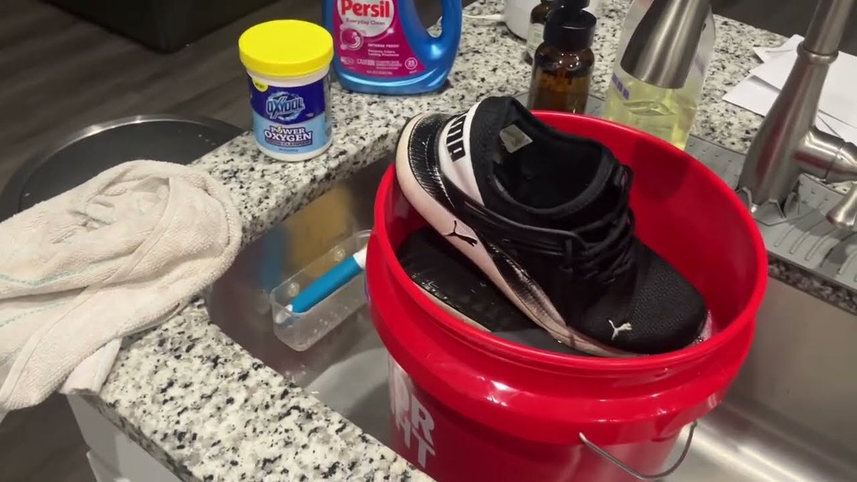 Silly Reviews tweet media