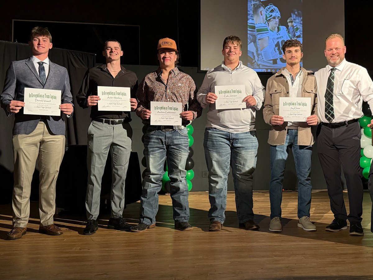Derrek_Vowell's tweet photo. AGTG for the oppurtunity to play this game. Toughest district. Congrats to everyone. My senior season accolades.

🎖Team Captain
🎖Academic All District
🎖Academic All State Honorable.         Mention 
🎖All district Honorable Mention
🎖All Parker County Honorable Mention
🎖Jack Schwantz Leadership Award

@foster_sawyer @JClarkHFB247
@mattdwalter @Devo26Dorris
@RecruitAzle @Vines0617