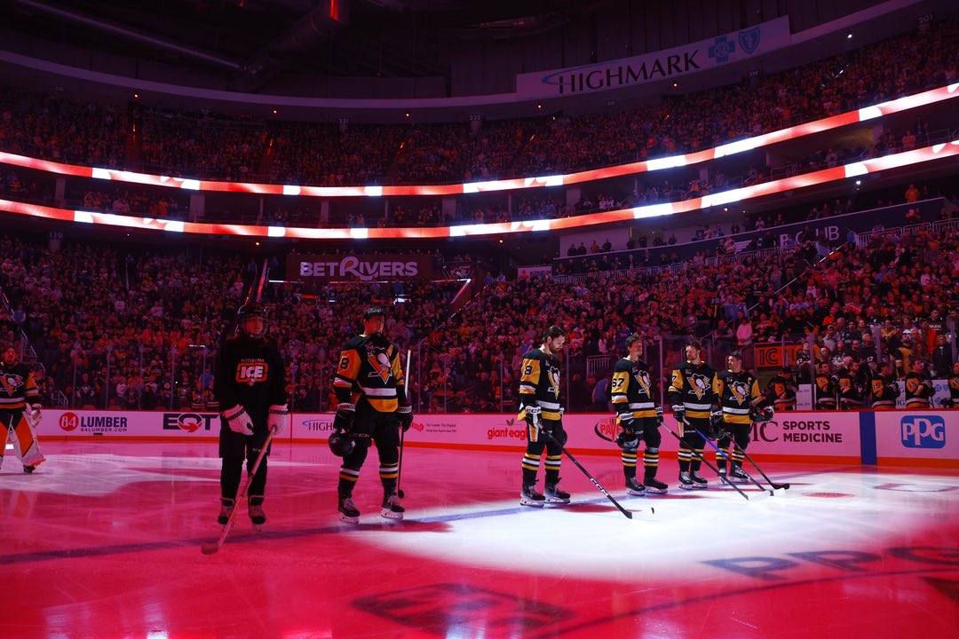 IcePittsburgh's tweet image. Still reminiscing about lining up as the @DICKS Sporting Goods Junior Starter! Thank you to the @penguins and @penspartners for creating memories that our players will never forget! 🐧