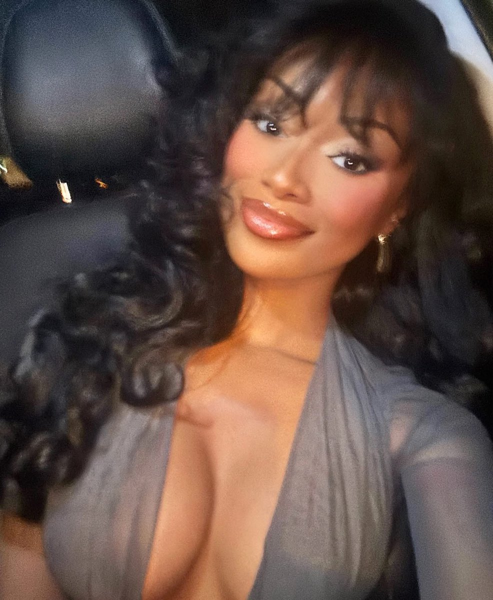 OfficialDesiree's tweet image. Hiiiii :)