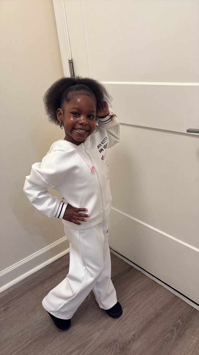 Jay2Youuu's tweet photo. Beauty is her Name🥹😍🤩#GirlMom💕 https://t.co/3B4kJSuwCF