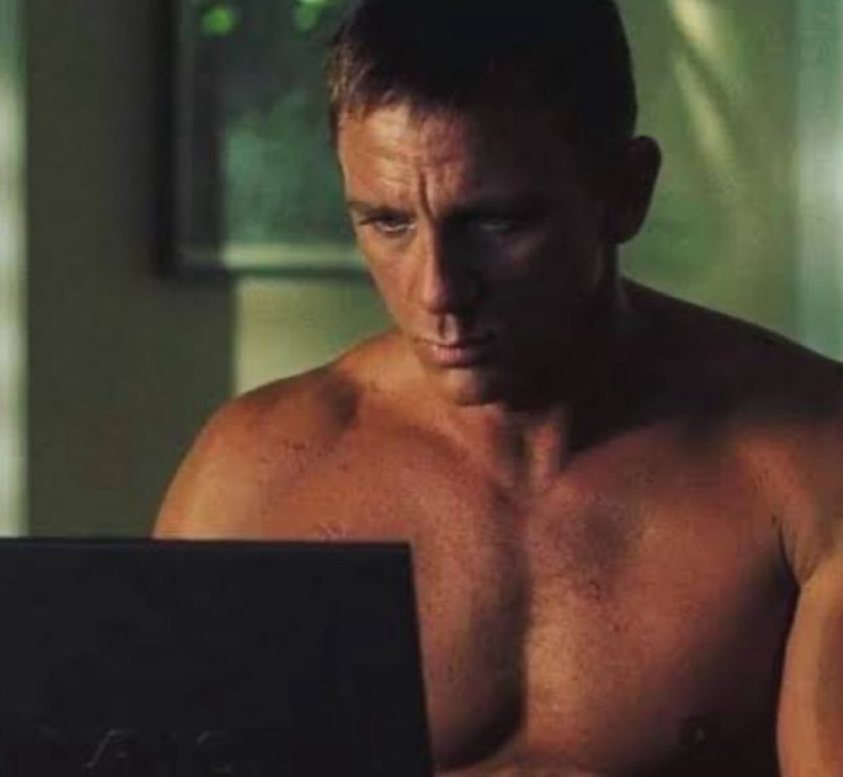 TrungTPhan's tweet image. “OK Claude, do my entire fake laptop job for me and reply ‘nothing from my end’ at the end of the next Zoom meeting. Make no miskates.”