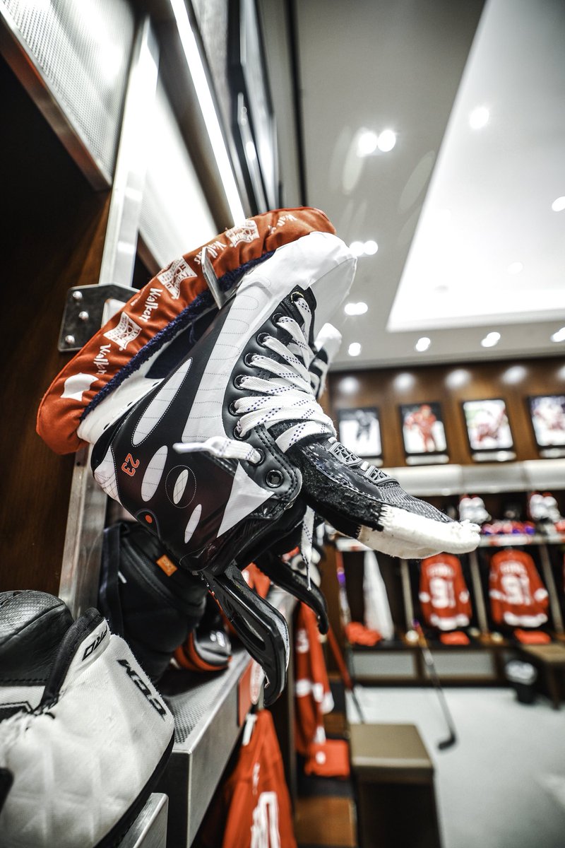 DetroitRedWings's tweet image. A little Sergei touch. 🤩