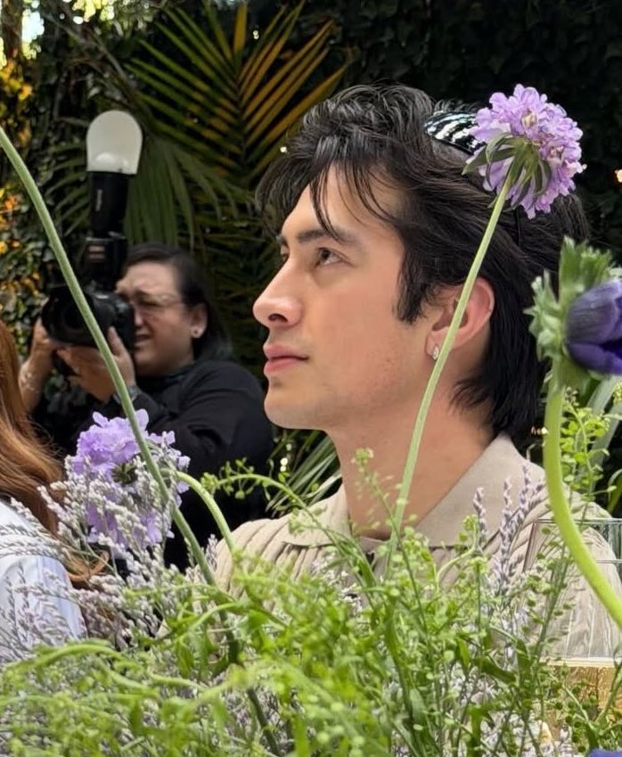 mohanastery's tweet image. whatever. i don’t even care